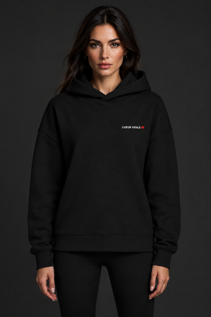 Femme portant le sweat noir sans poche