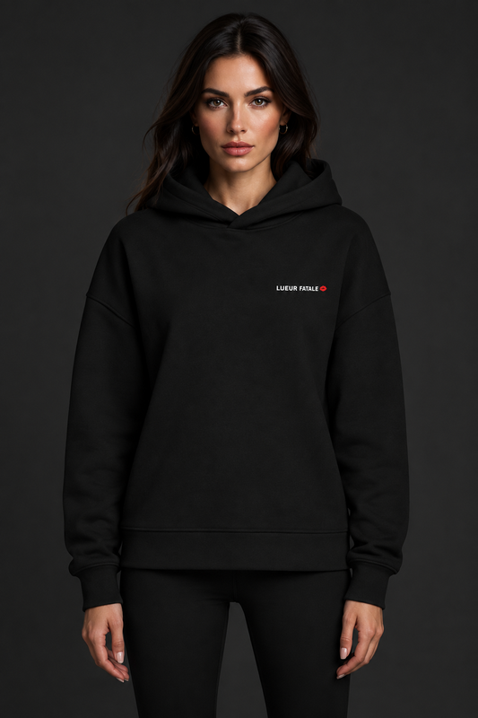 Femme portant le sweat noir sans poche